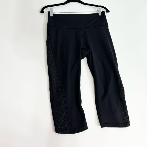 Lululemon Legging Womens 8 Ornate Eyelet Yoga Workout Crop Luxtreme Black - Picture 2 of 16